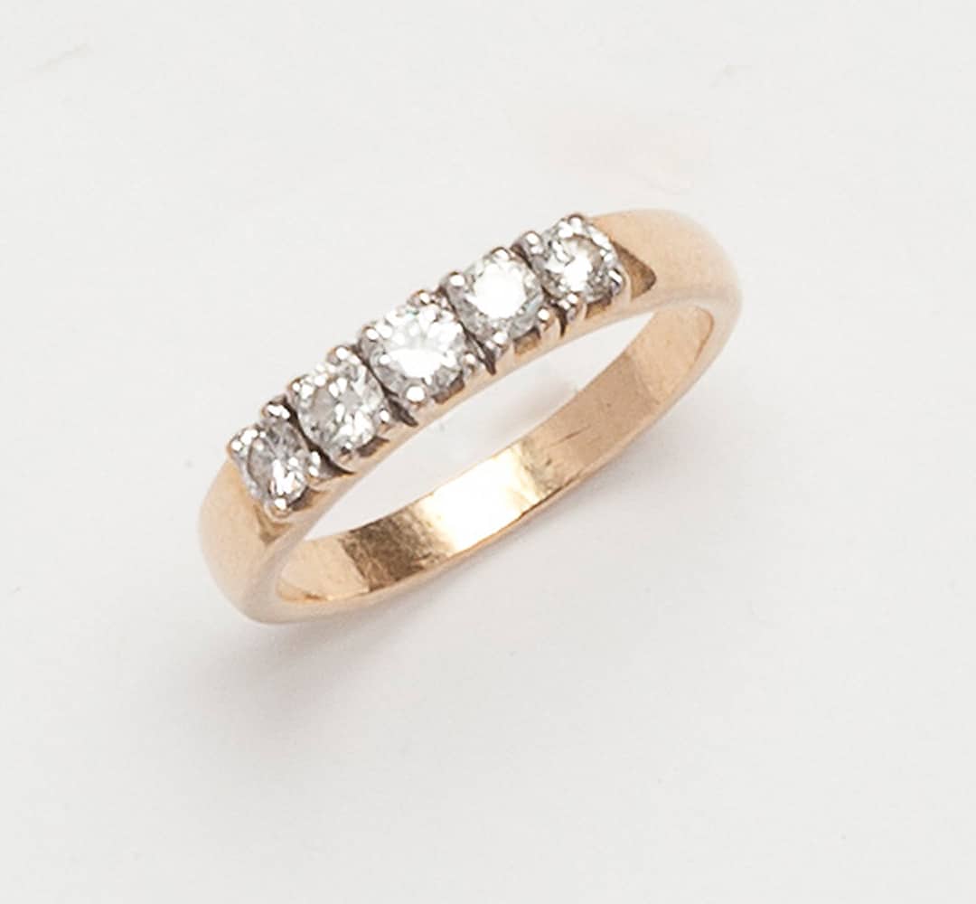 Five Diamonds Ring